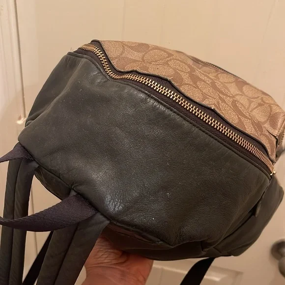 Coach, please check all picture of condition - Picture 10 of 16